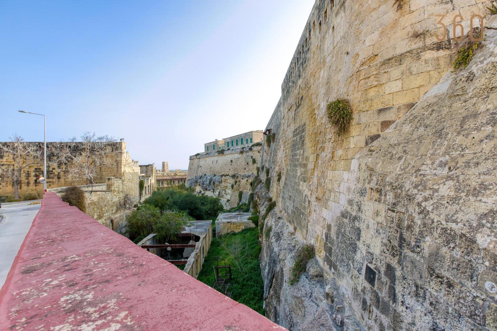 Comfortable 1Br Home With Maltese Balcony In Valletta By 360 Estates Ngoại thất bức ảnh